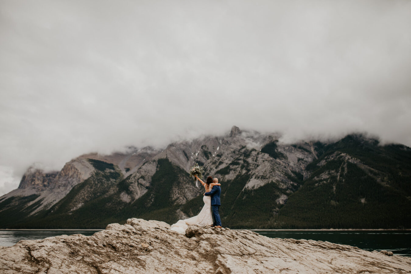 fall-banff-intimate-wedding