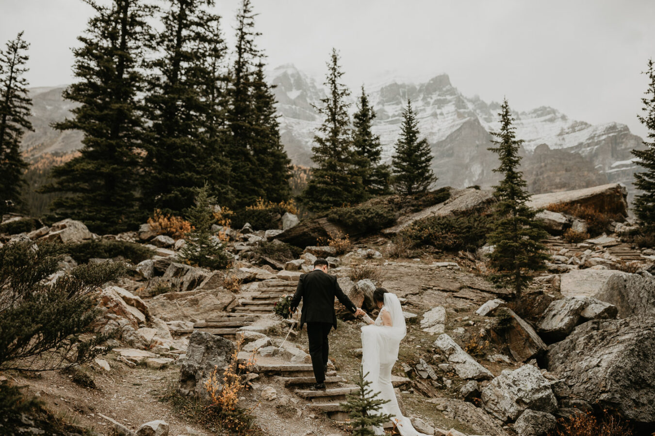 Banff-Moraine Lake-fall-elopement