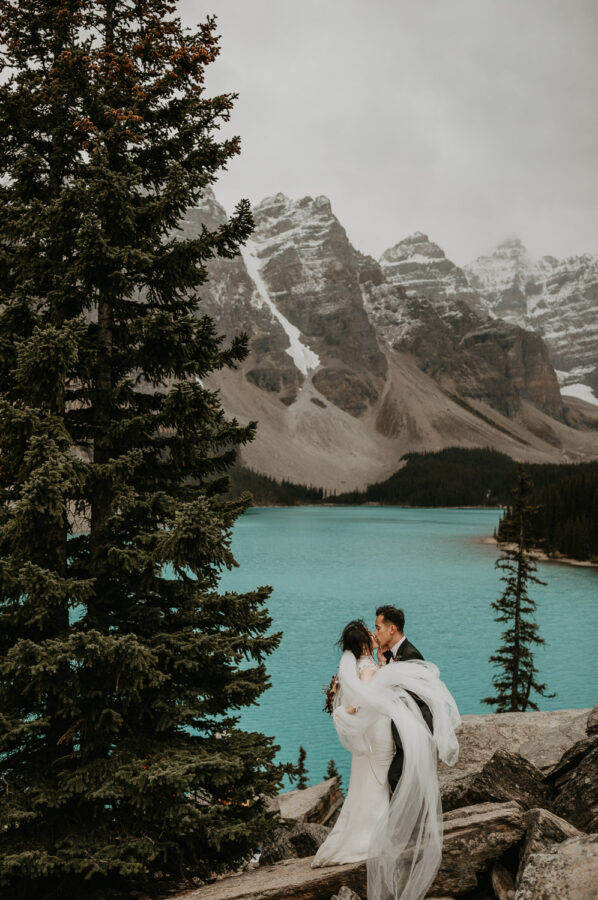 Banff-Moraine Lake-fall-elopement