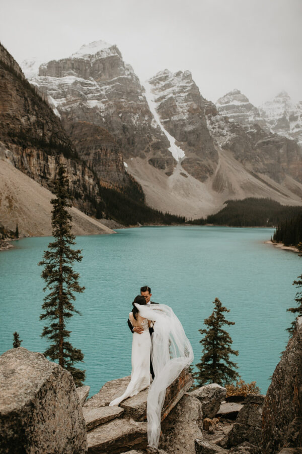 Banff-Moraine Lake-fall-elopement