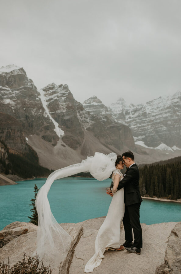 Banff-Moraine Lake-fall-elopement