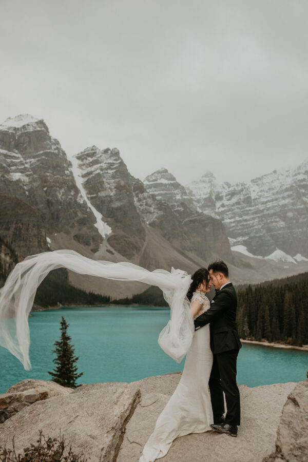 Banff-Moraine Lake-fall-elopement