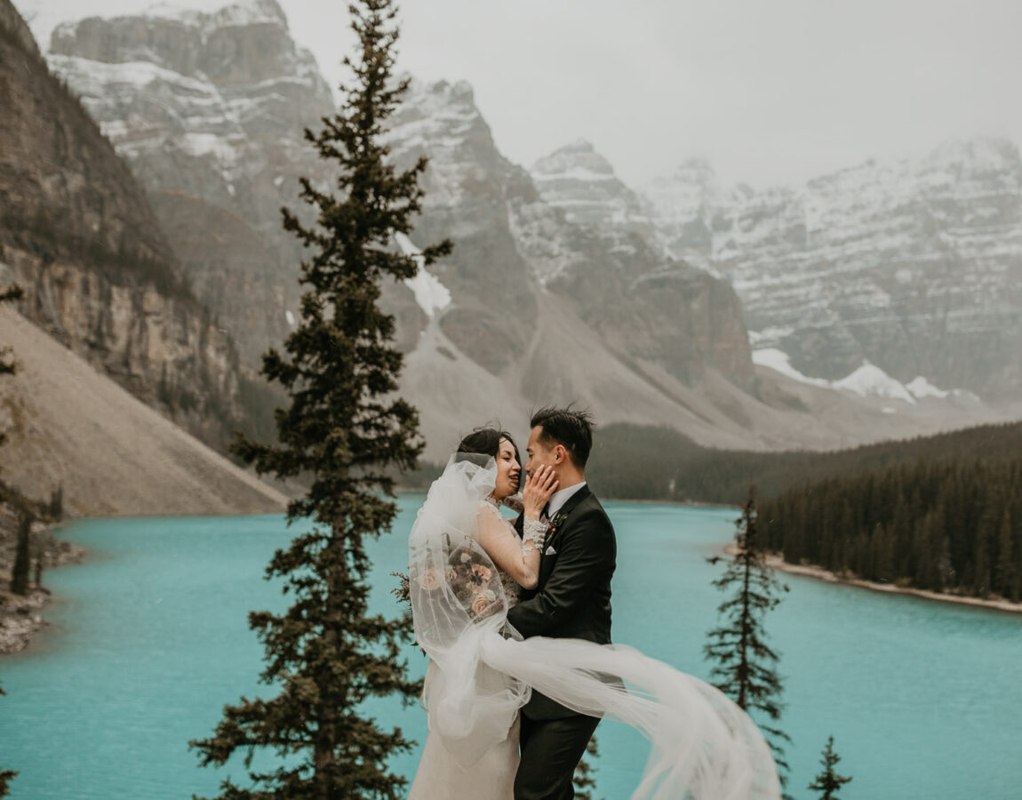 Banff-Moraine Lake-fall-elopement