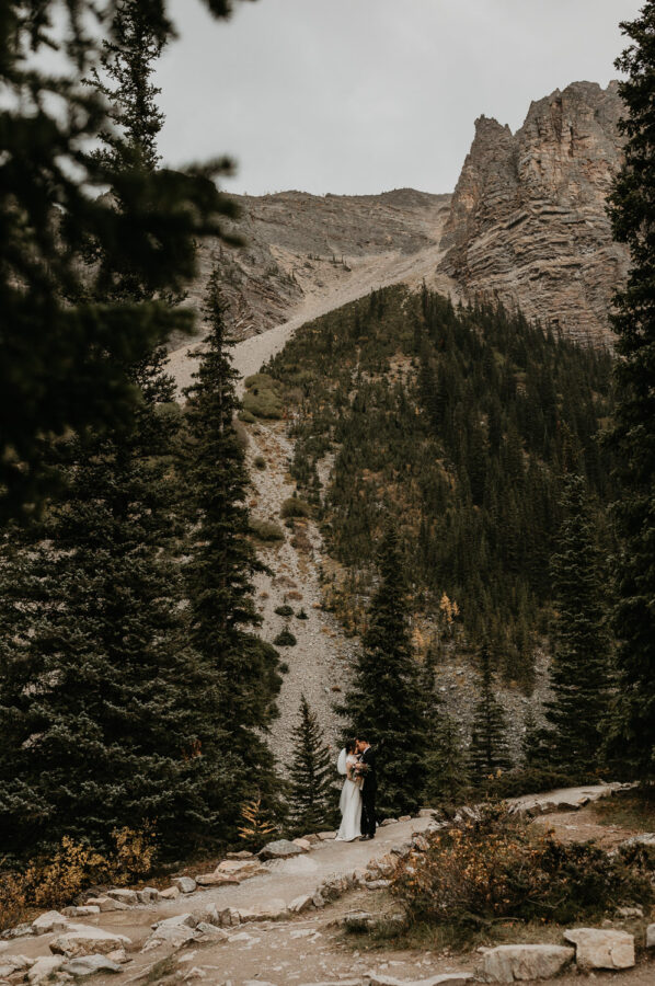 Banff-Moraine Lake-fall-elopement
