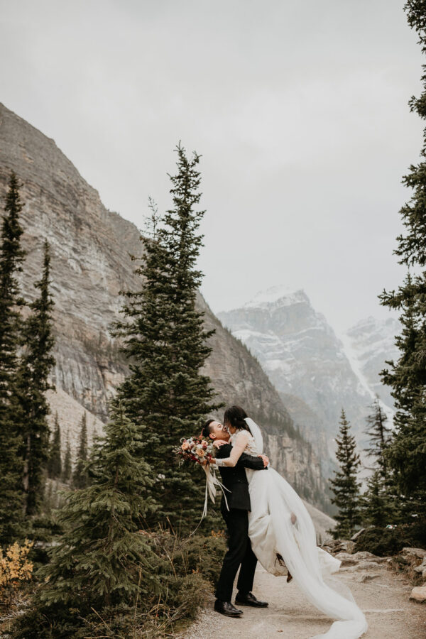 Banff-Moraine Lake-fall-elopement