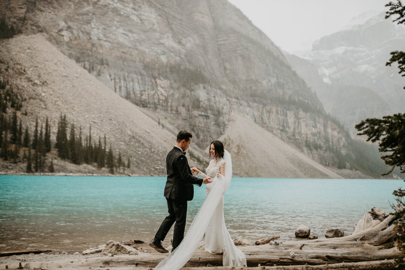 Banff-Moraine Lake-fall-elopement