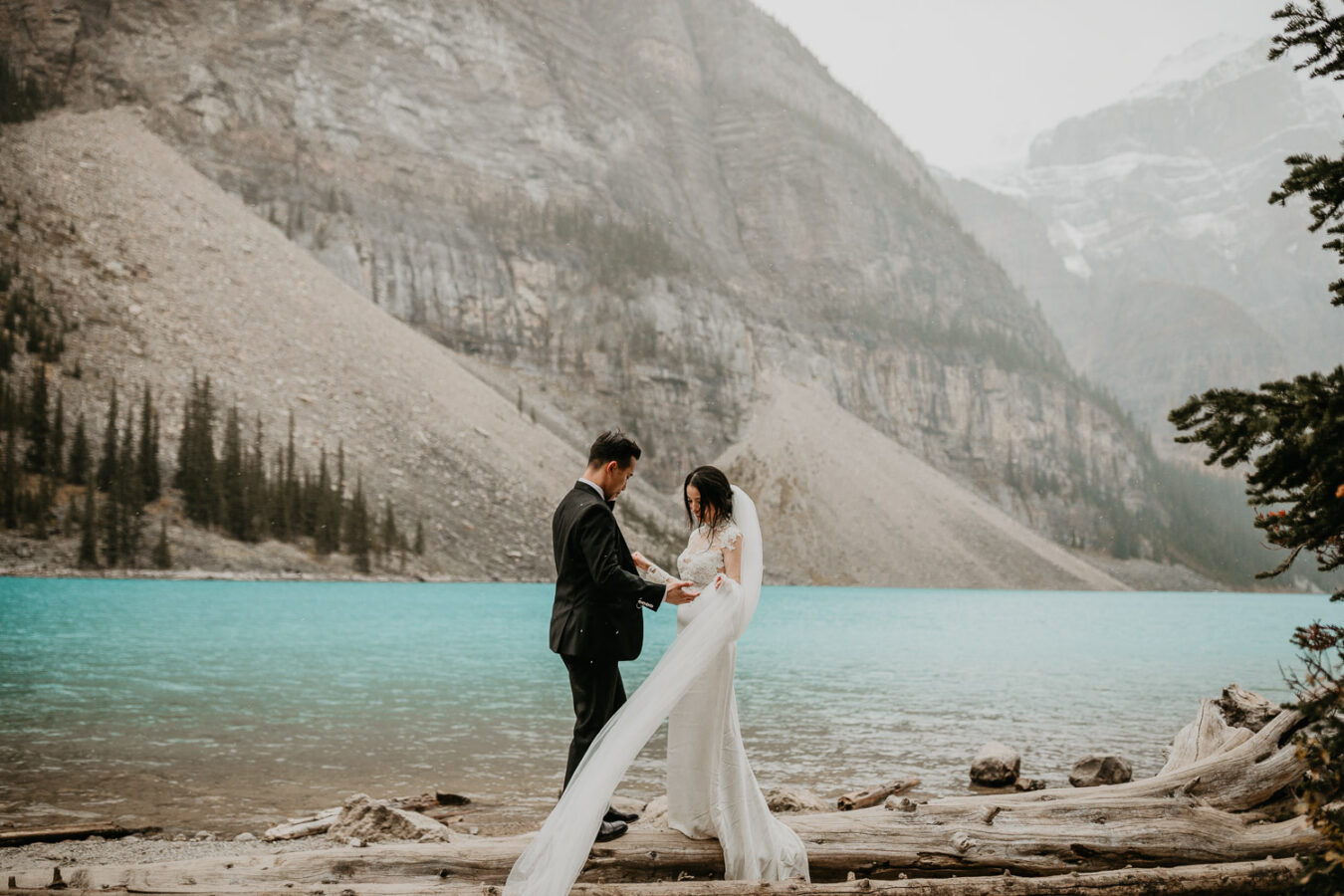 Banff-Moraine Lake-fall-elopement