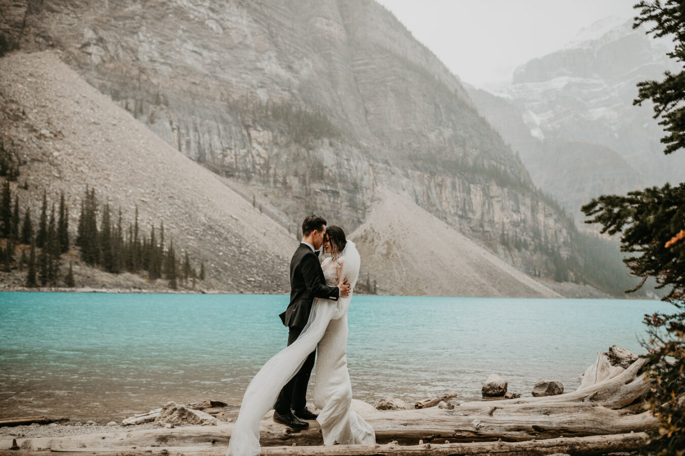 Banff-Moraine Lake-fall-elopement