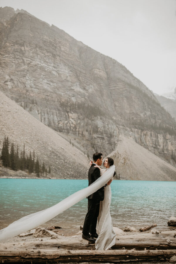 Banff-Moraine Lake-fall-elopement