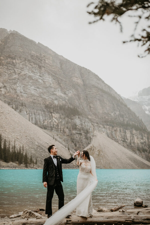 Banff-Moraine Lake-fall-elopement