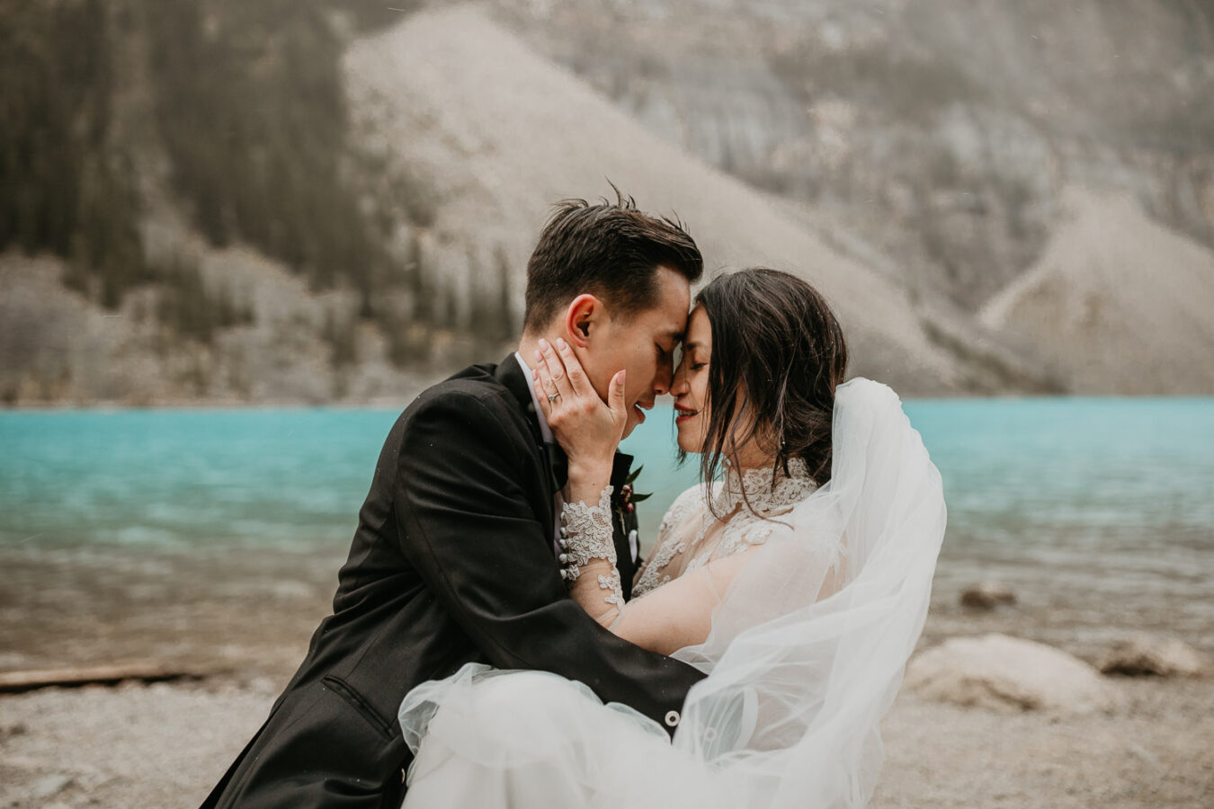 Banff-Moraine Lake-fall-elopement