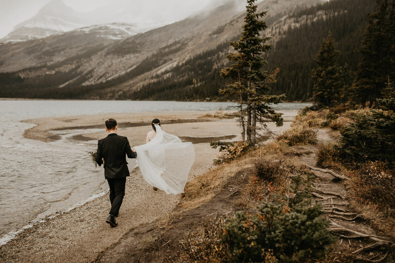 Banff-Moraine Lake-fall-elopement