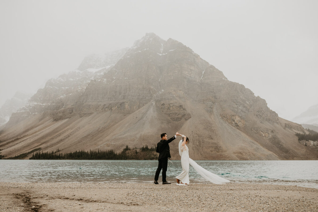 Banff-Moraine Lake-fall-elopement