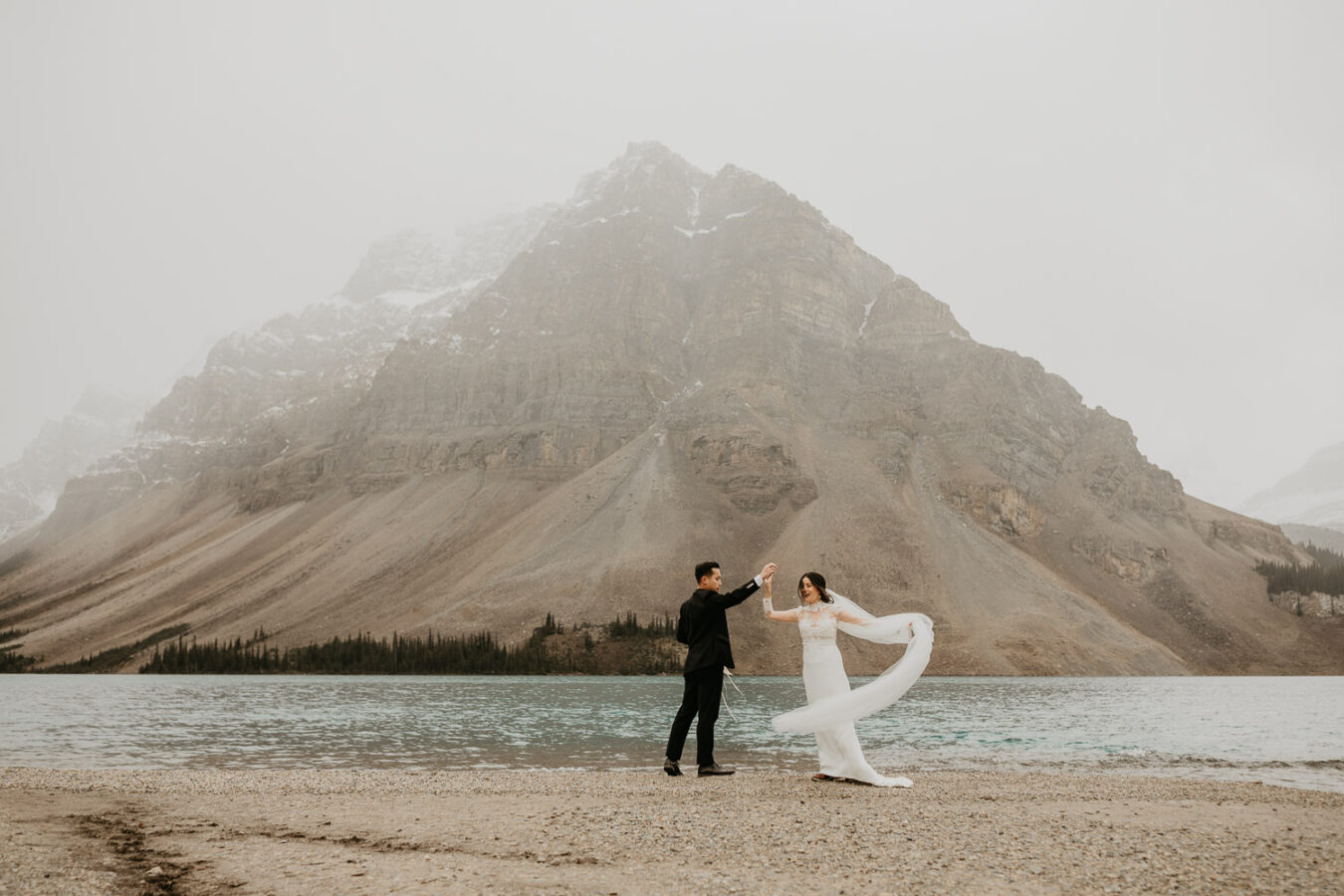 Banff-Moraine Lake-fall-elopement