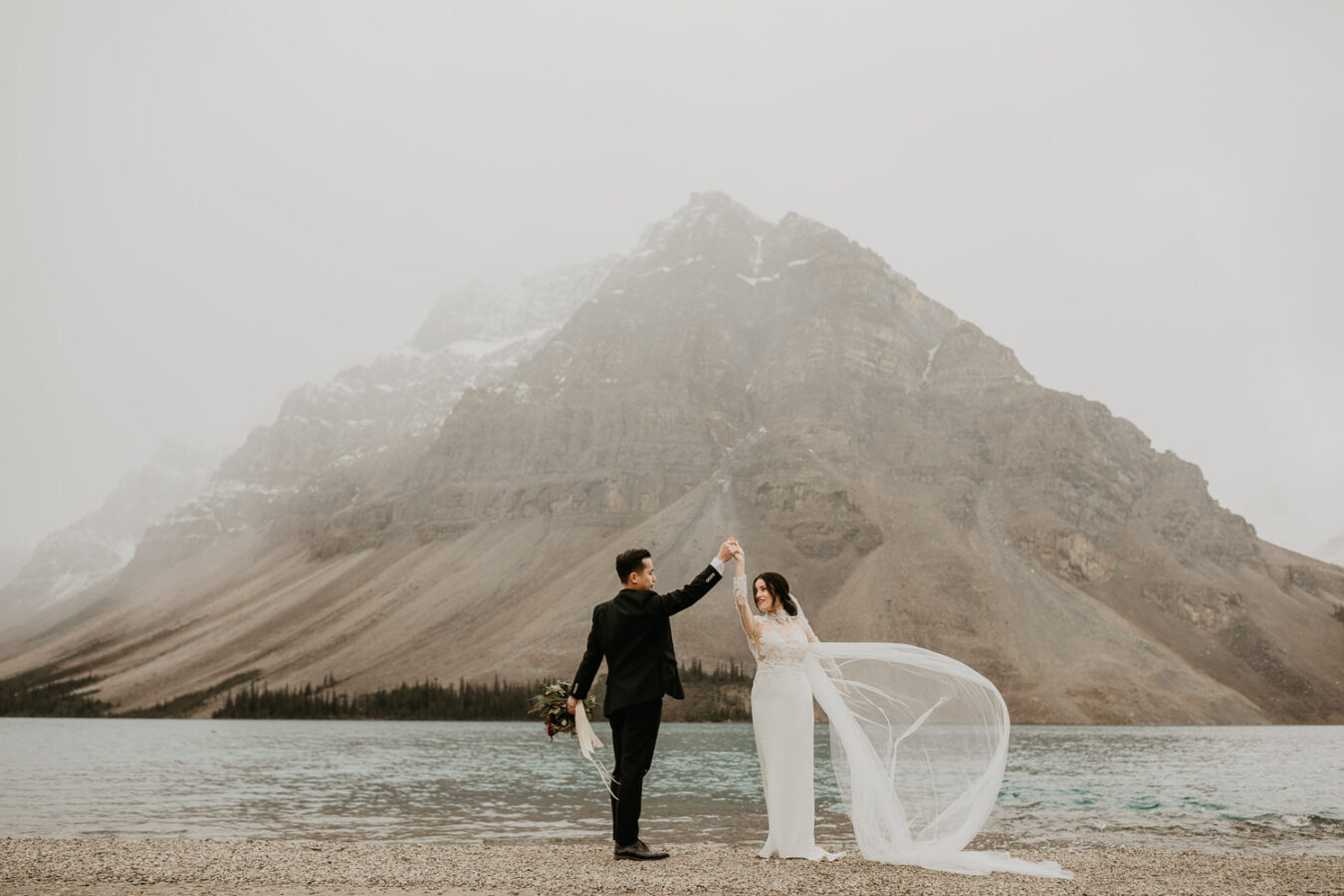 Banff-Moraine Lake-fall-elopement