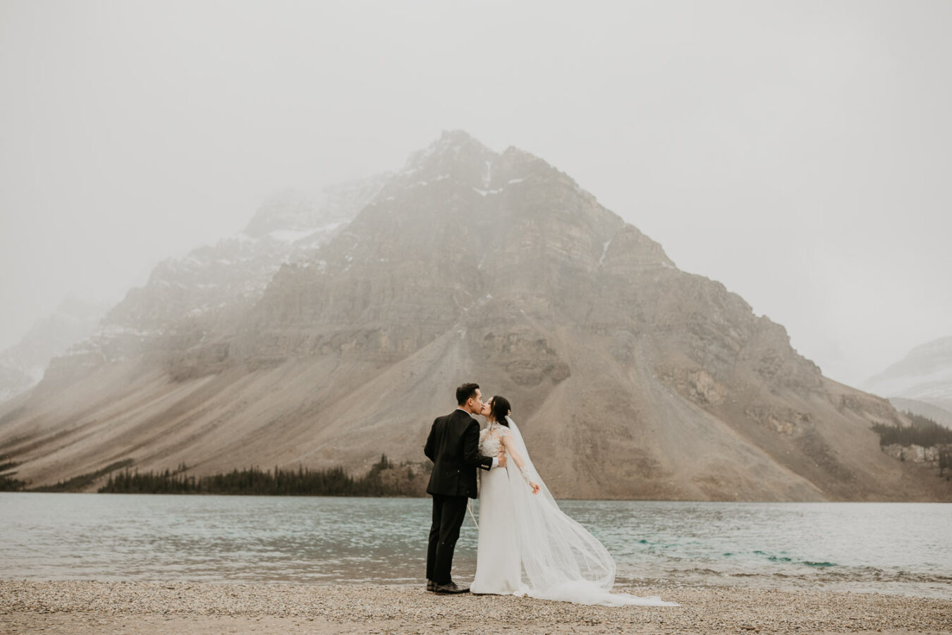 Banff-Moraine Lake-fall-elopement