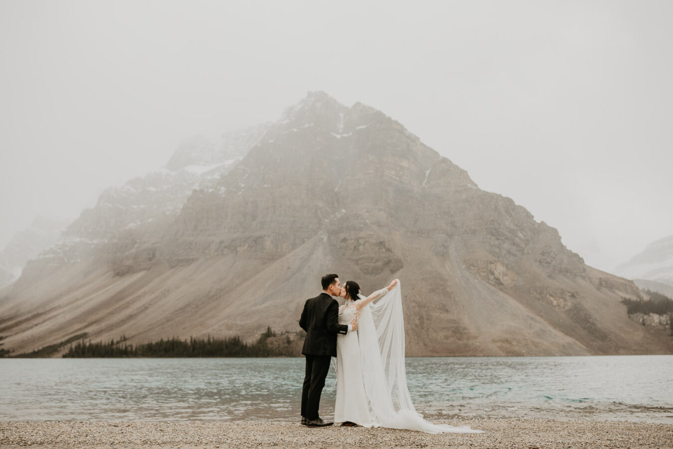Banff-Moraine Lake-fall-elopement