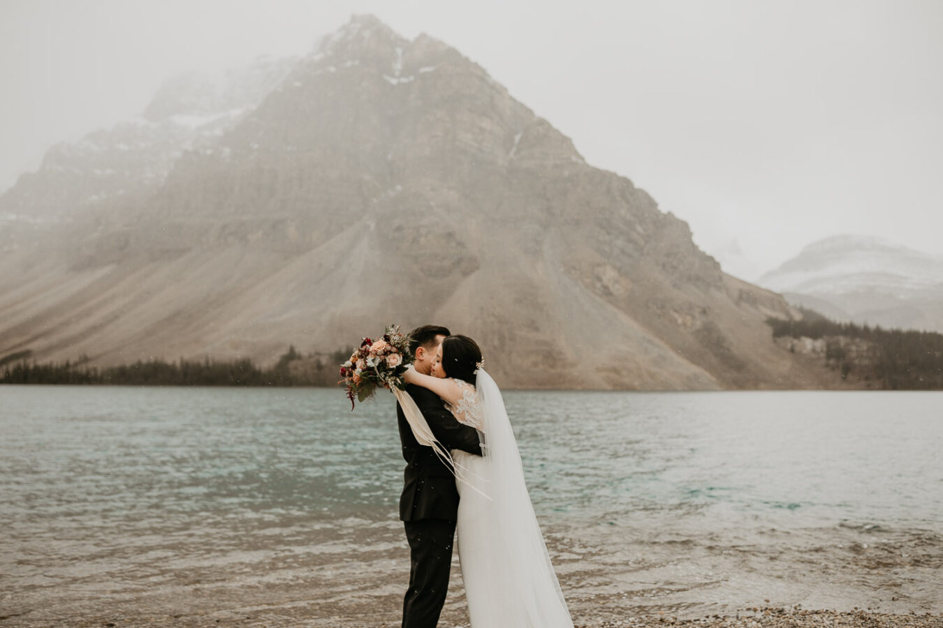 Banff-Moraine Lake-fall-elopement