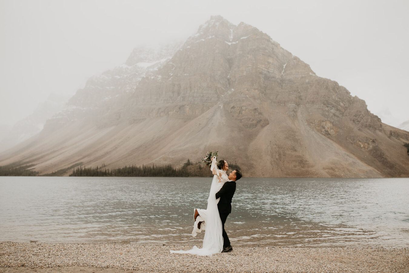 Banff-Moraine Lake-fall-elopement