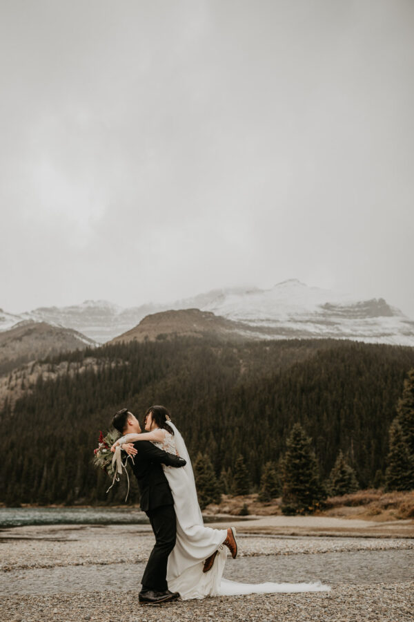 Banff-Moraine Lake-fall-elopement