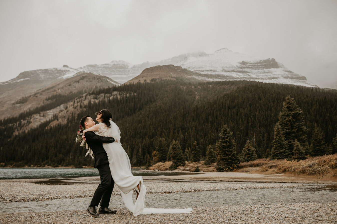 Banff-Moraine Lake-fall-elopement